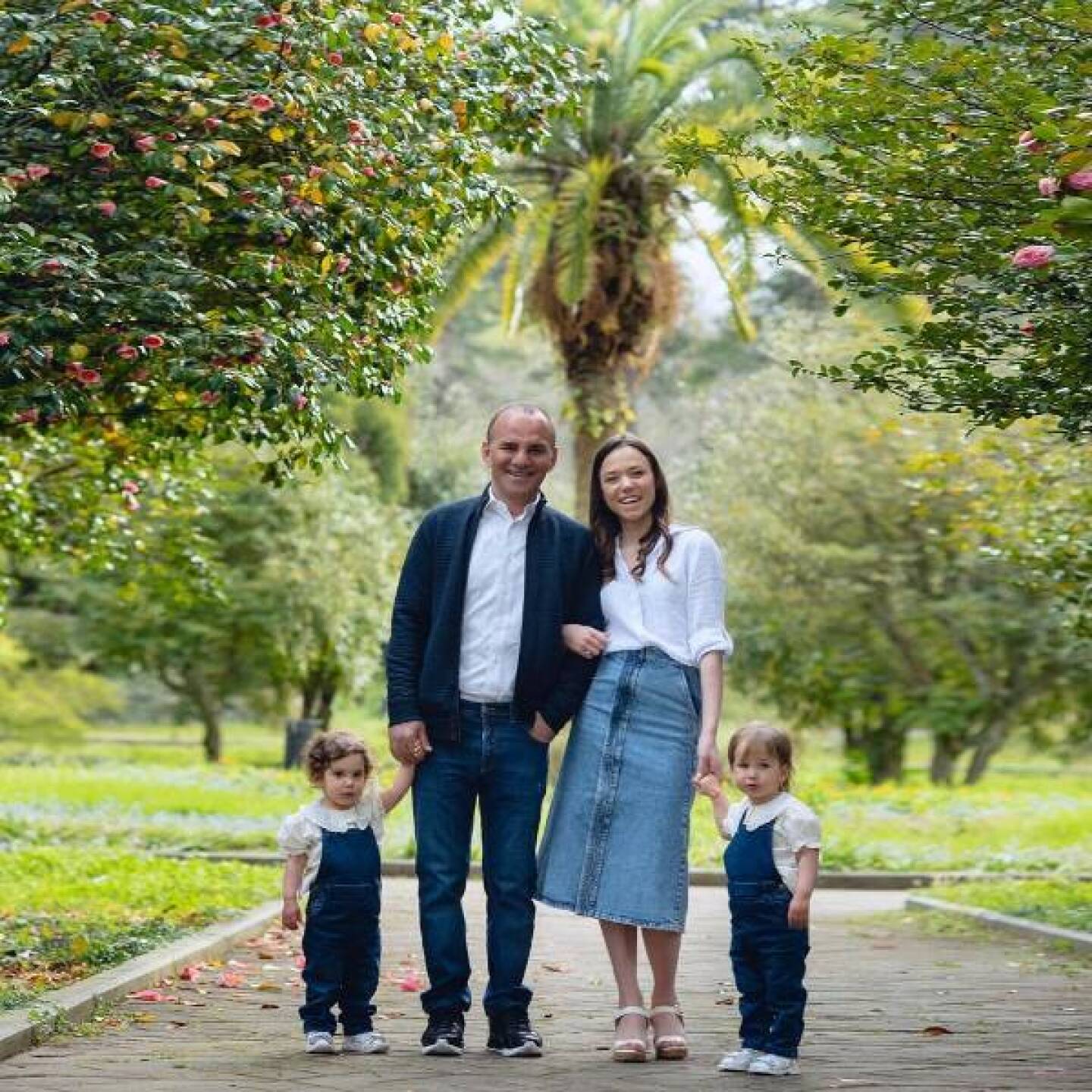 Quiere tener 100 hijos con un millonario, pero a él lo arrestaron y ahora es madre soltera de ¡22 niños!