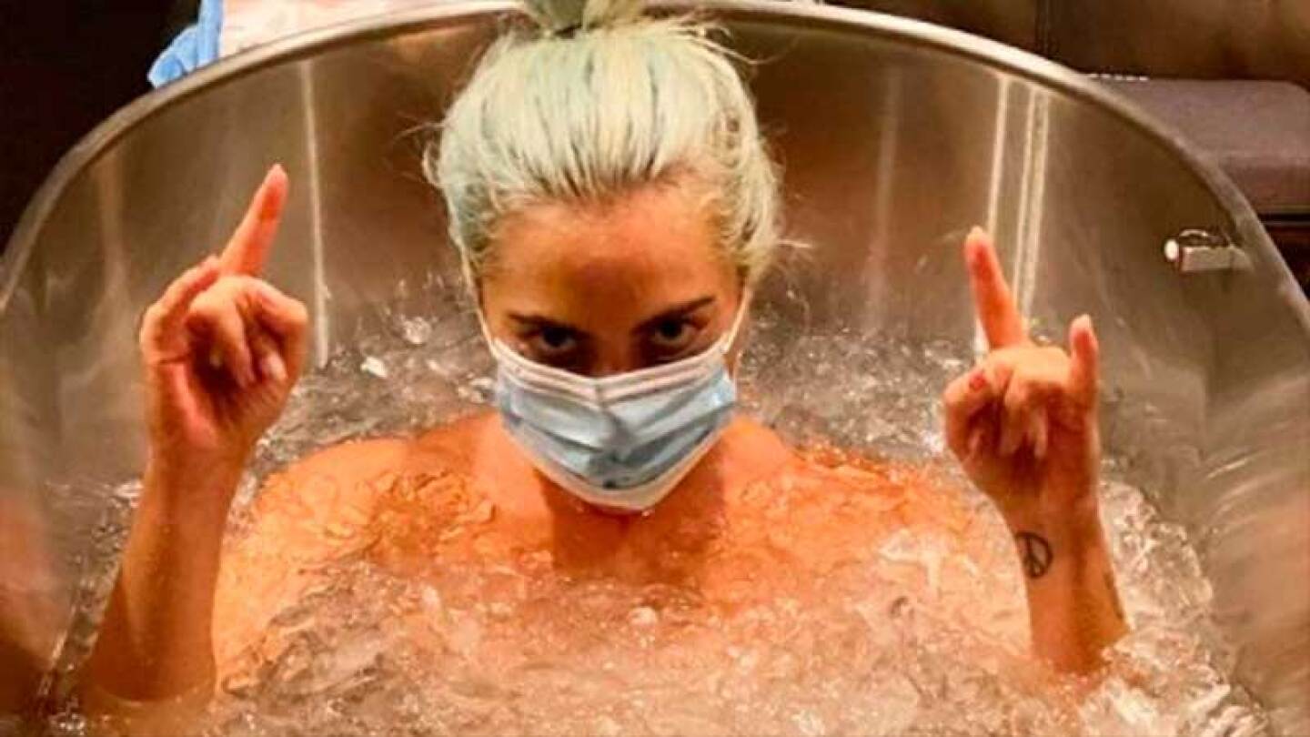 Baños de hielo, el ritual de belleza de varios famosos