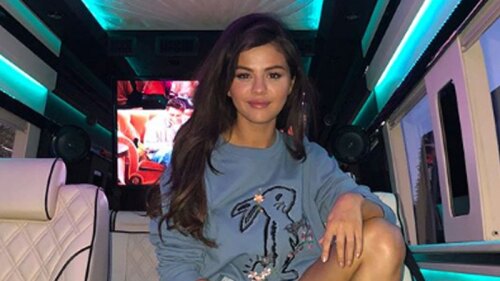Selena Gomez fue captada con un hombre mucho mayor que ella.