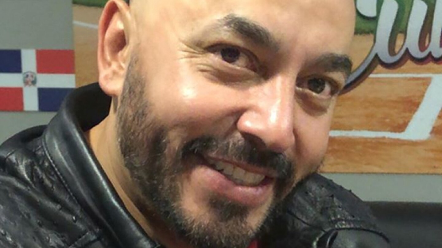 Lupillo Rivera recibe propuesta indecorosa en una cama de hotel