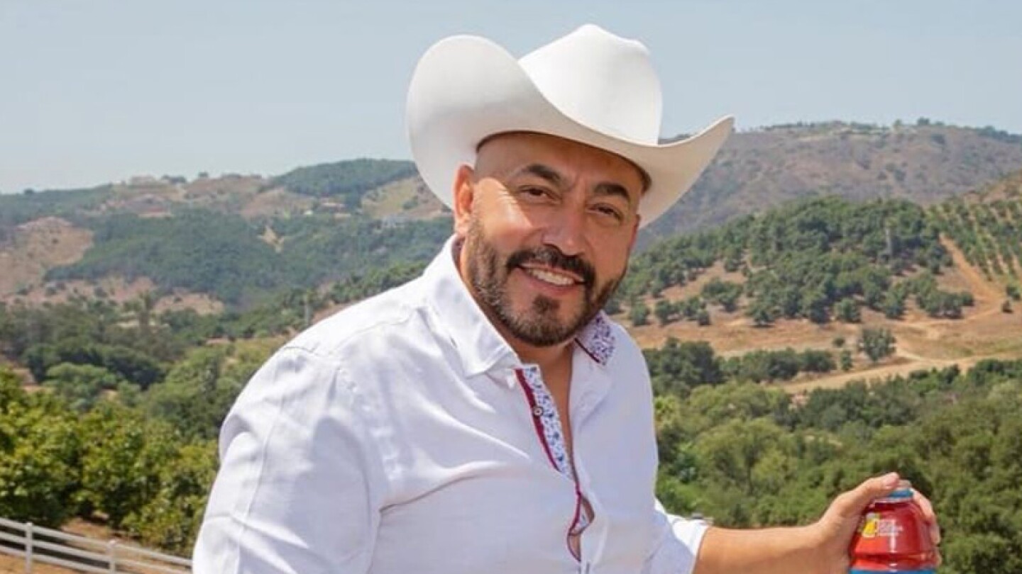 Lupillo Rivera recuerda cuando vendía chicles de pequeño