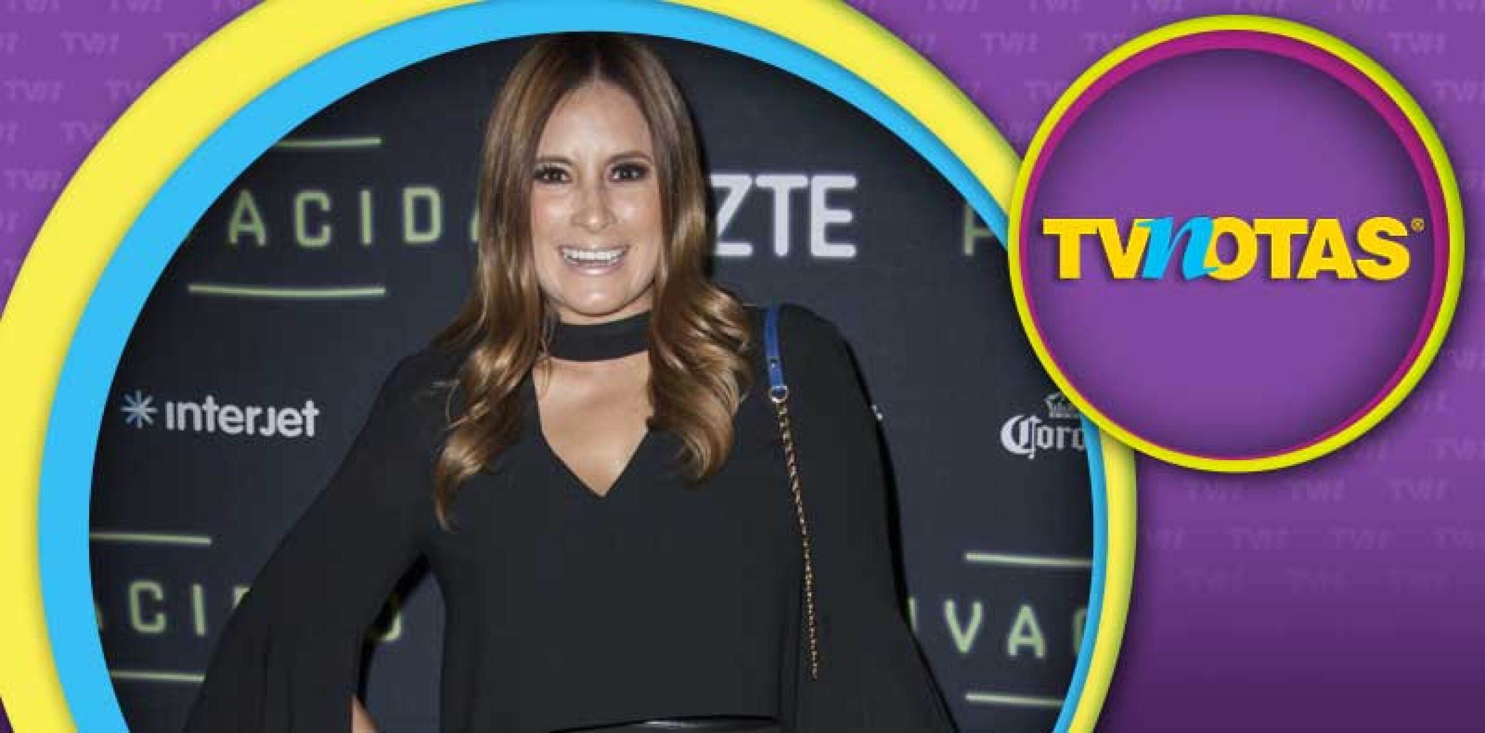 La guapa conductora está que no se la cree.