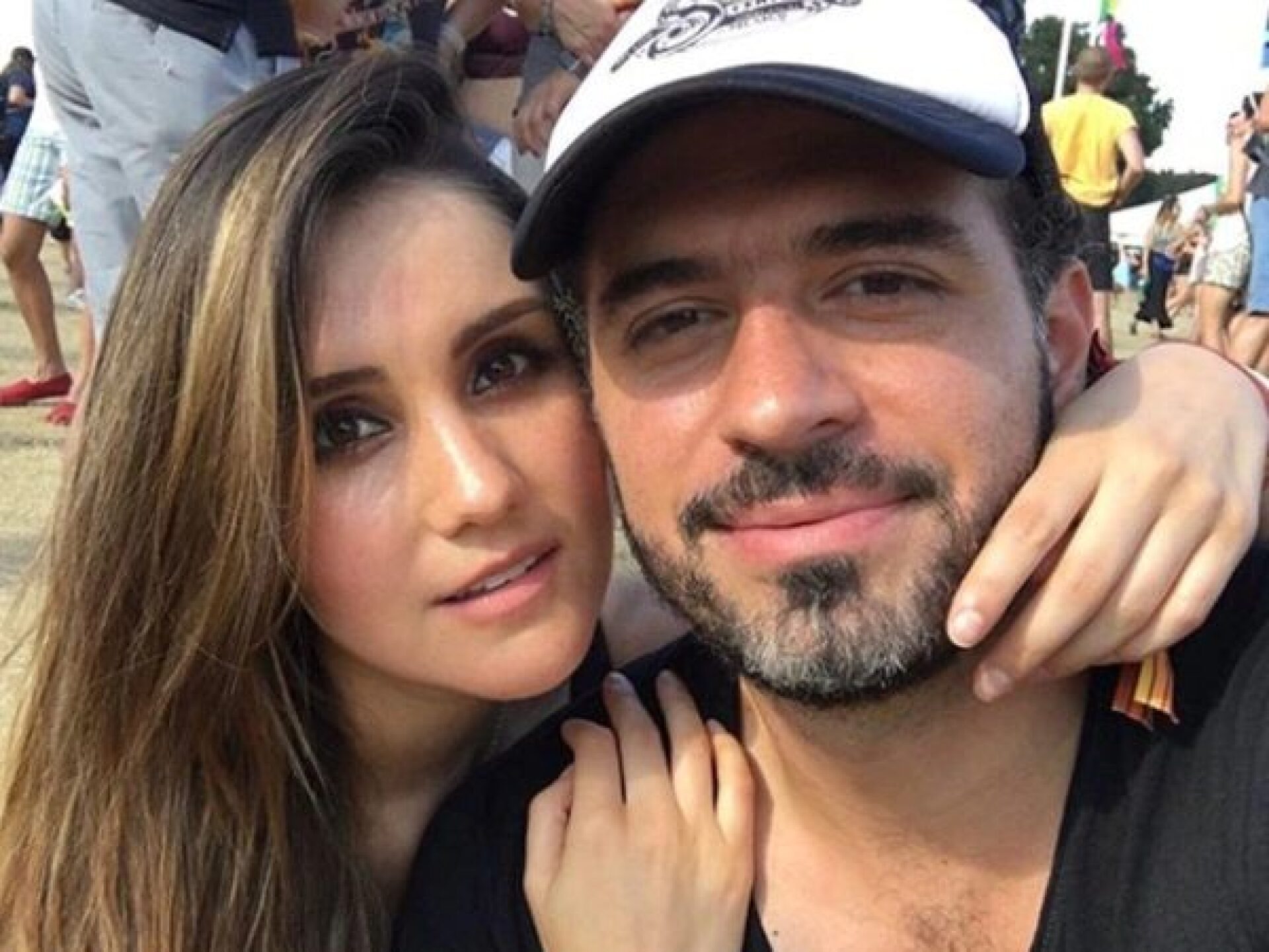 Dulce María y su esposo