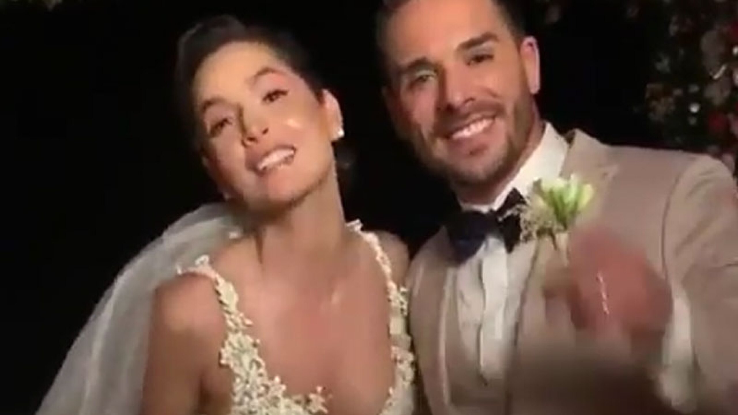 Sebastián Caicedo se divierte con mujer que no es su esposa