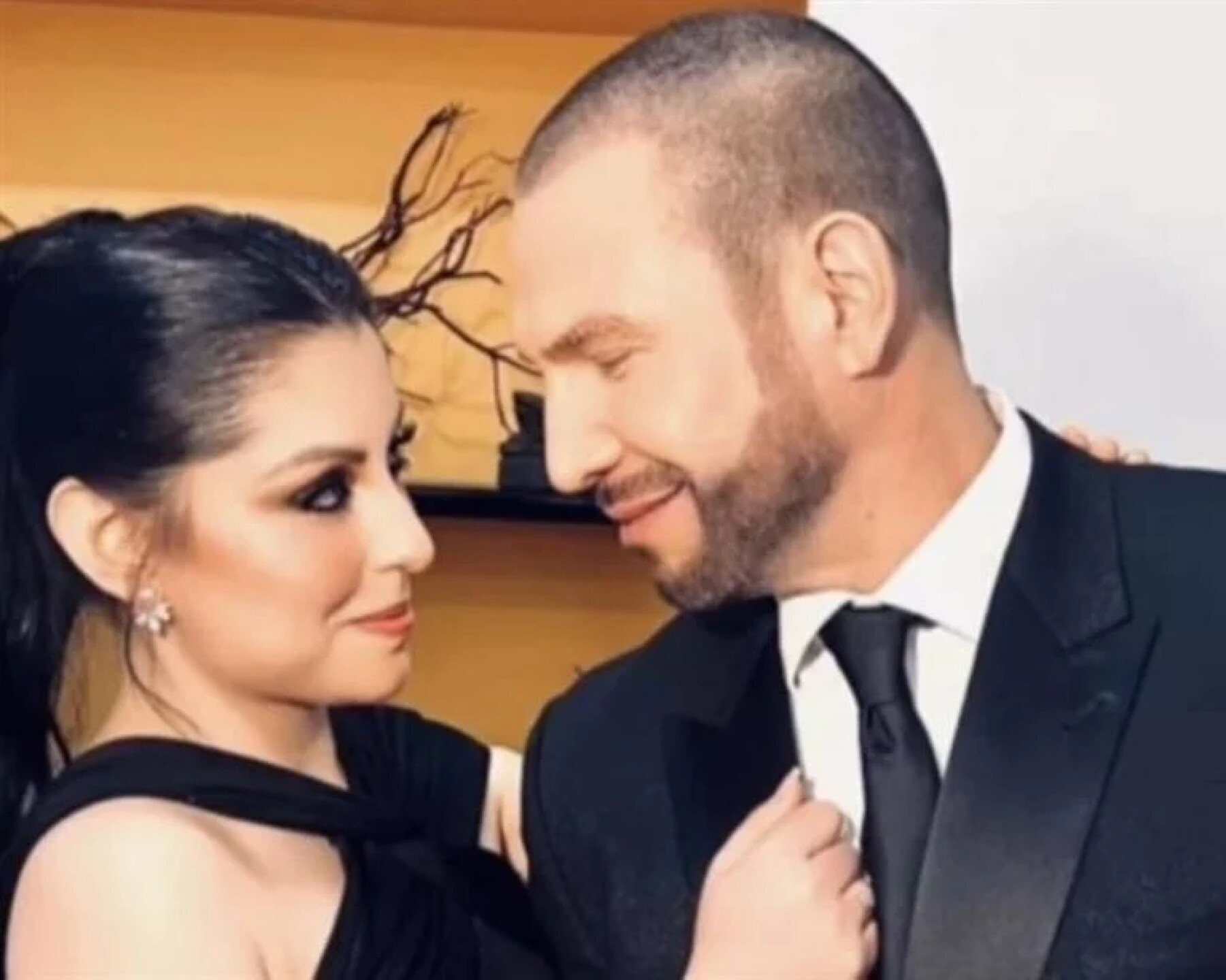 Rafael Amaya presume que está más enamorado que nunca ¡Viva el amor!