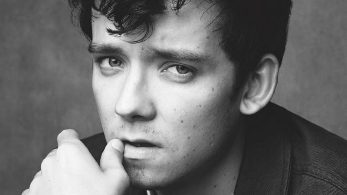 Asa Butterfield Sex Education enfurece fans tomarle fotos