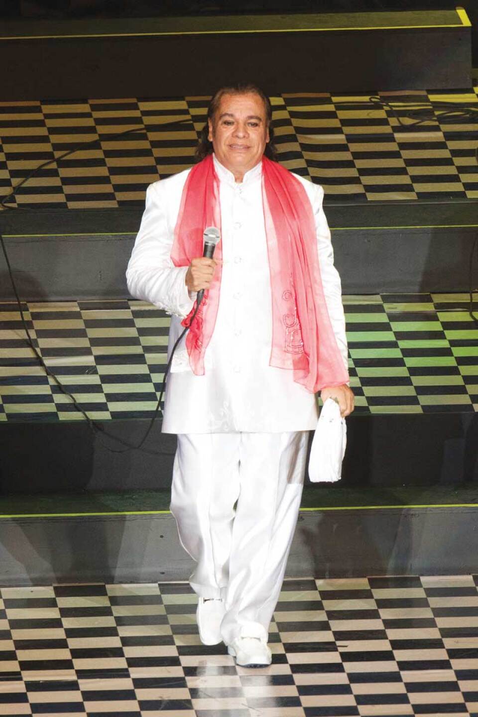 El público considera que se lanzará un disco póstumo de Juan Gabriel.