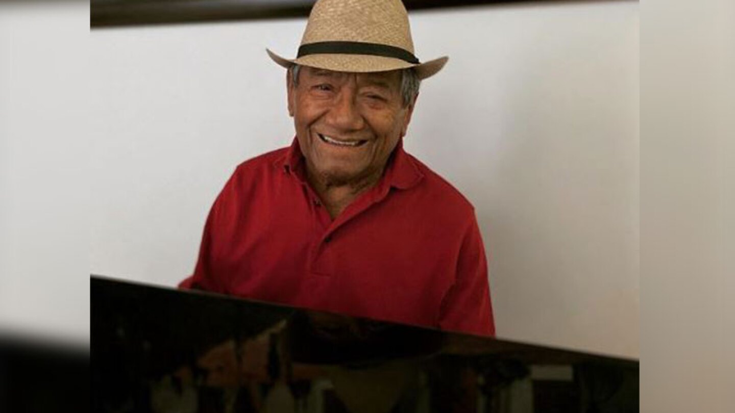 Armando Manzanero.