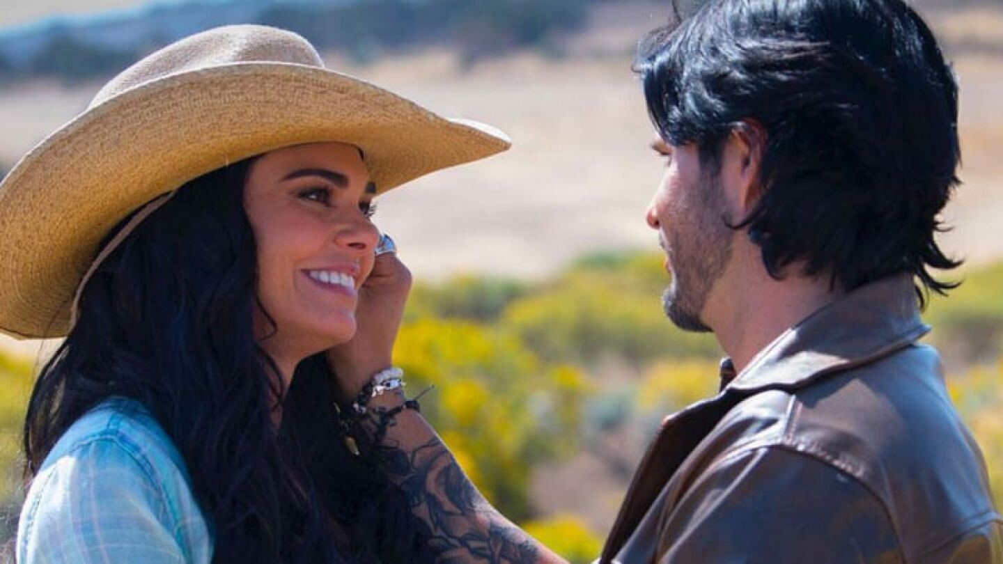 José Ron revela que usa faja reductiva de Livia Brito