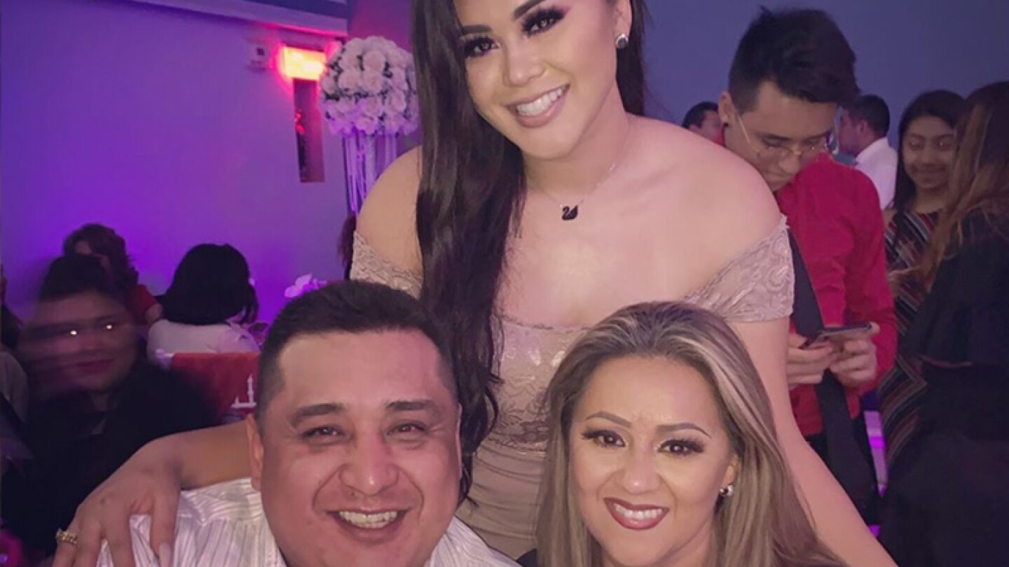 Gomita revela que cachó a sus papás haciendo el delicioso