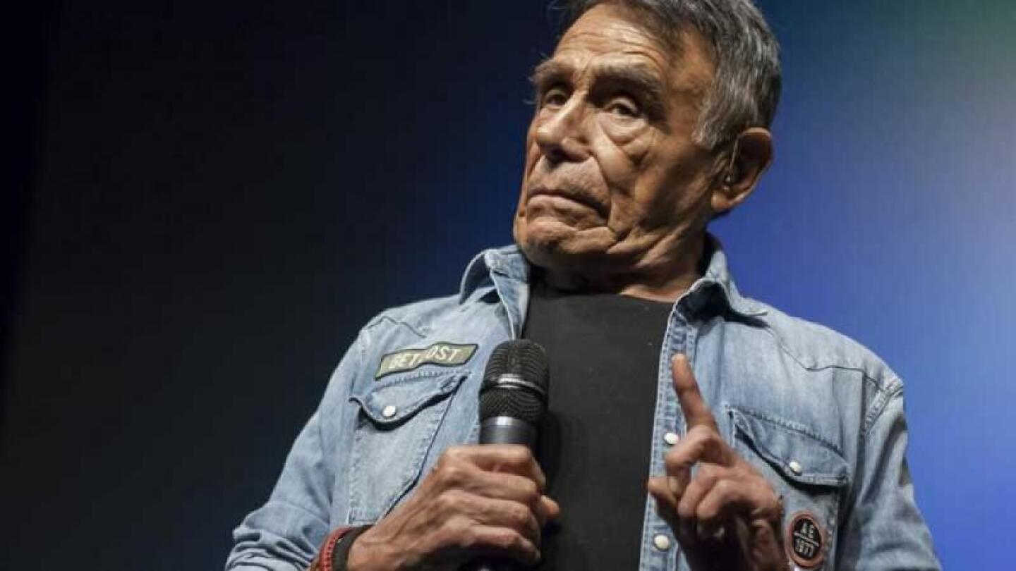 Héctor Suárez ingresa al hospital para que le cambien la sonda