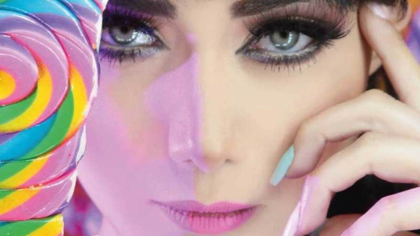 La guapa cantante espera que sea un éxito su canción.