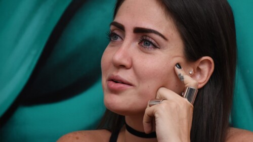 ¿Celia Lora víctima de su imagen?, ¡la confunden con una escort!