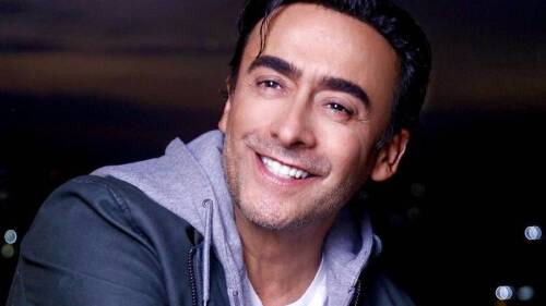 Adal Ramones queda atrapado en carretera