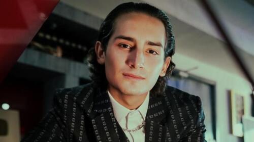 Critican a Emilio Osorio tras cantar Mujeres Divinas y aseguran que Lolita Cortez lo regresaba