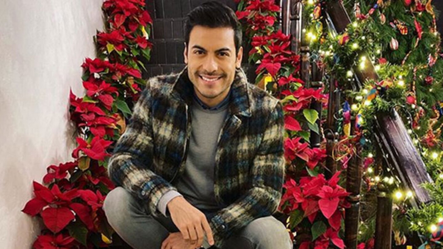 Carlos Rivera regaló posada a la gente del pueblo de sus abuelos