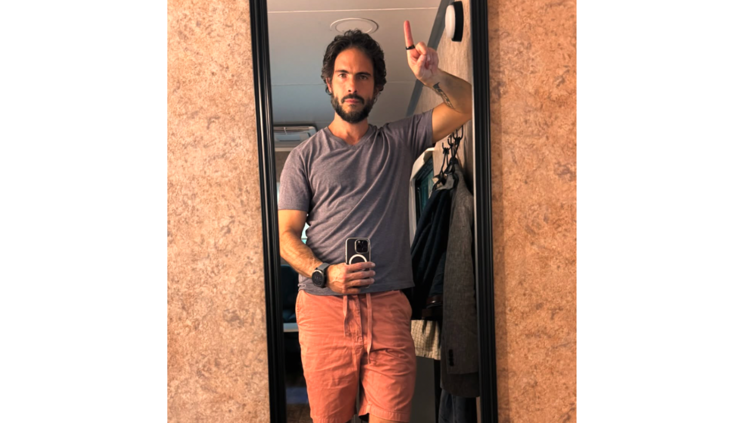 Osvaldo Benavides sufre picadura de una abeja