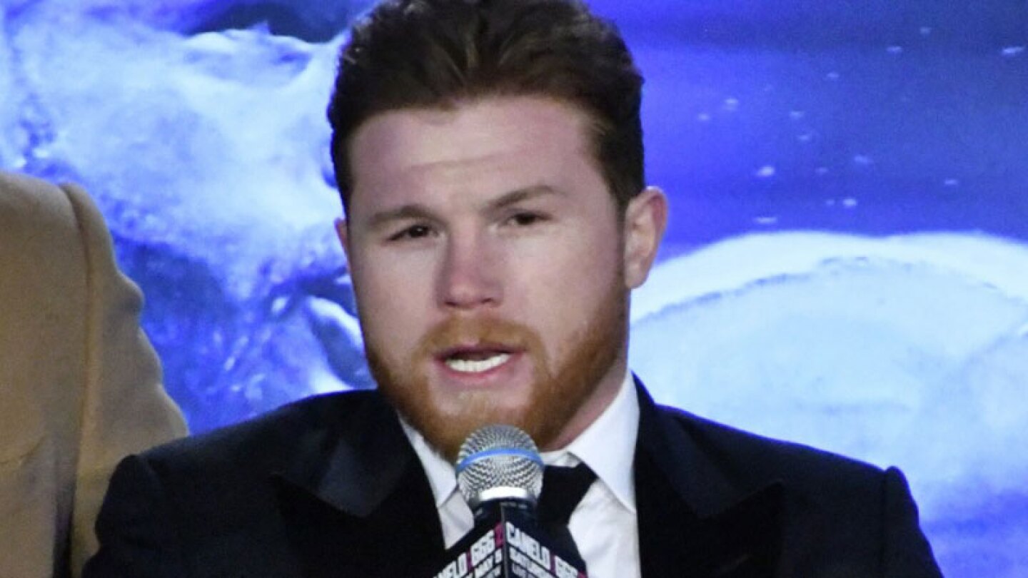 Su entallado atuendo reveló más de lo que todos esperaban.