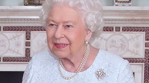 Reina Isabel ofrece sueldo de ensueño a quien le maneje sus redes sociales