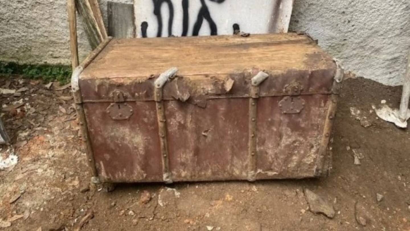 Actor encontrado sin vida en un baúl enterrado