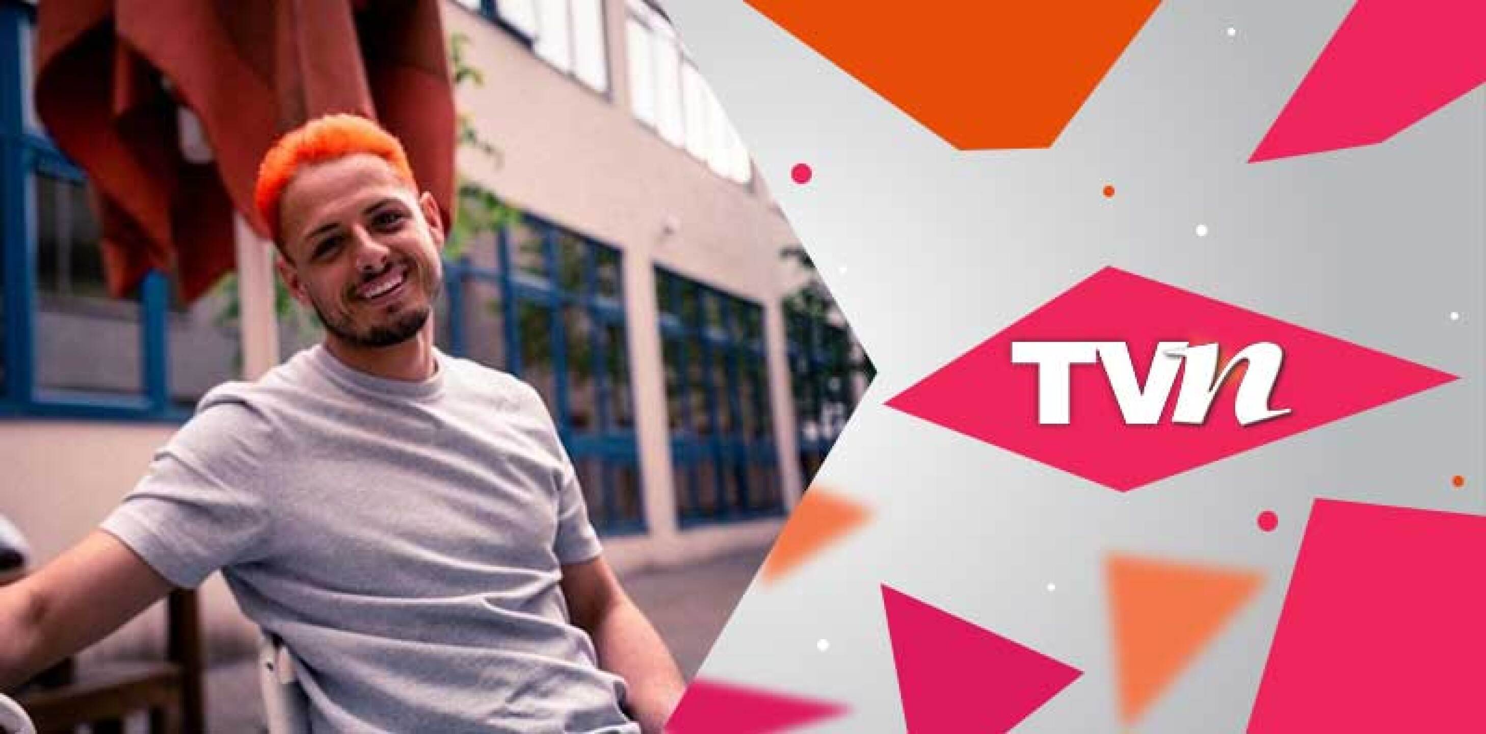 El Chicharito luce enamorado de la vida, en las fotos con su esposa e hijo.