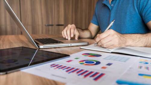 La gente zurda es igual de capaz que una diestra en desempeñar funciones.