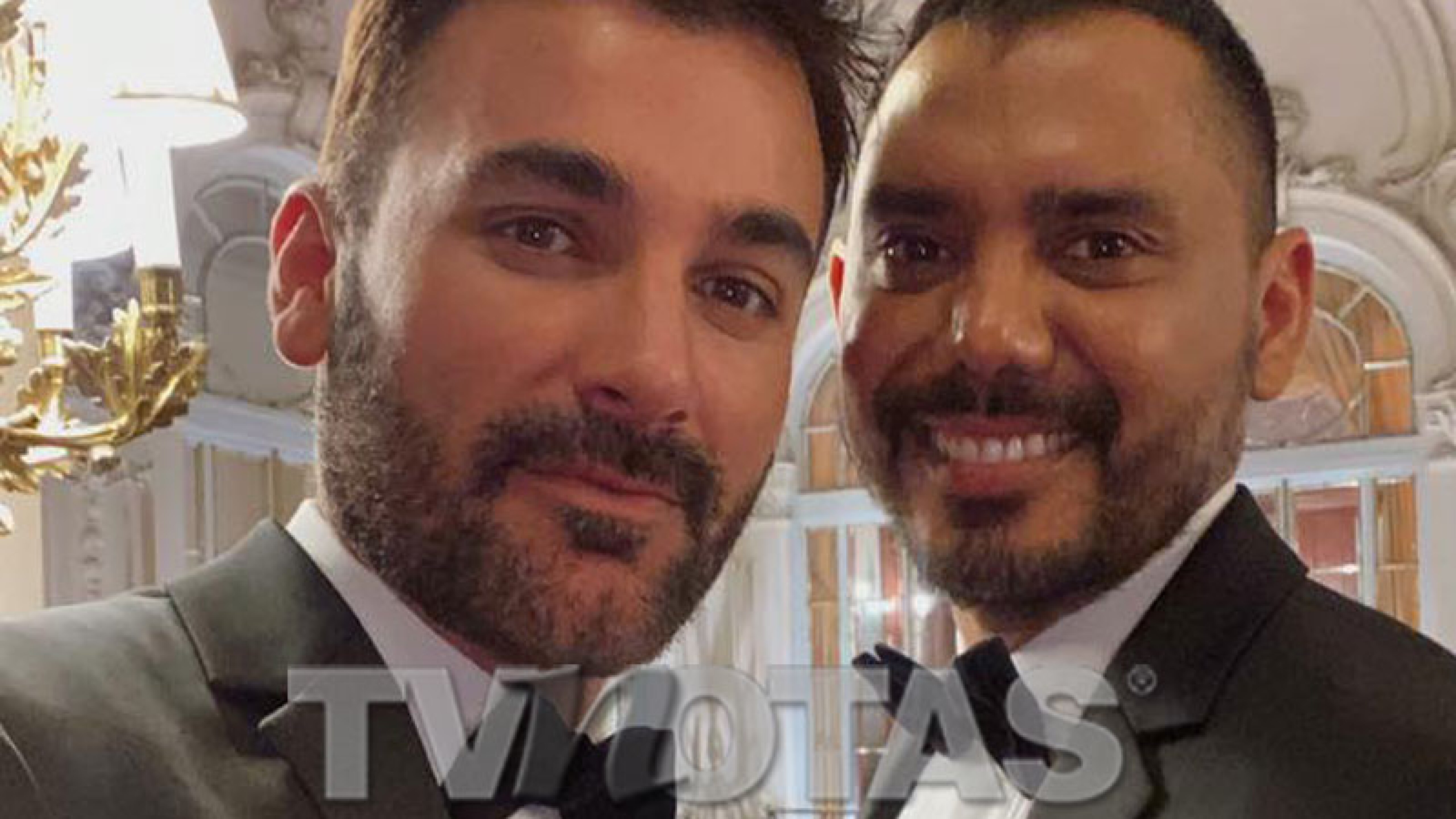 Mauricio Mejía se divorcia de Enrique Guzmán, el actor rompe en llanto ...