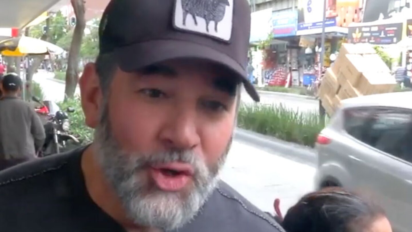 El actor se mostró molesto después de que su exesposa reviviera que él le fue infiel con Susana González.