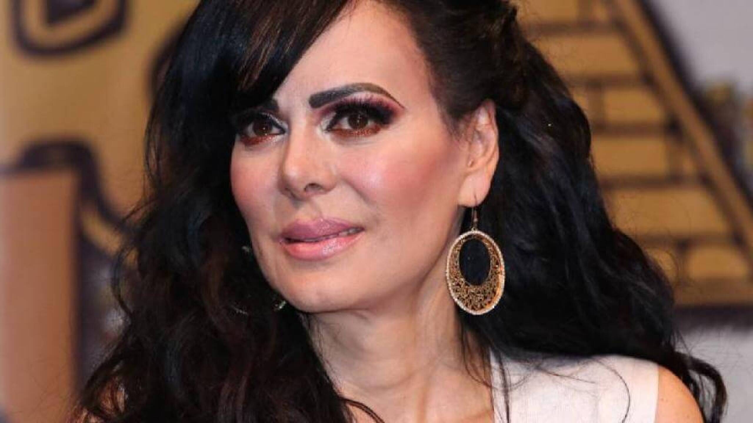 Maribel Guardia comete pecado y se come un postre