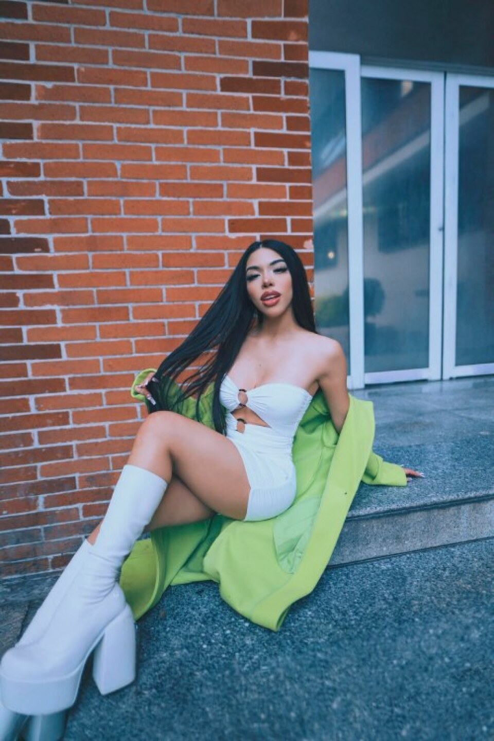 Rechazan ponerle uñas a Yeri Mua y usuarios celebran: "Finales felices"