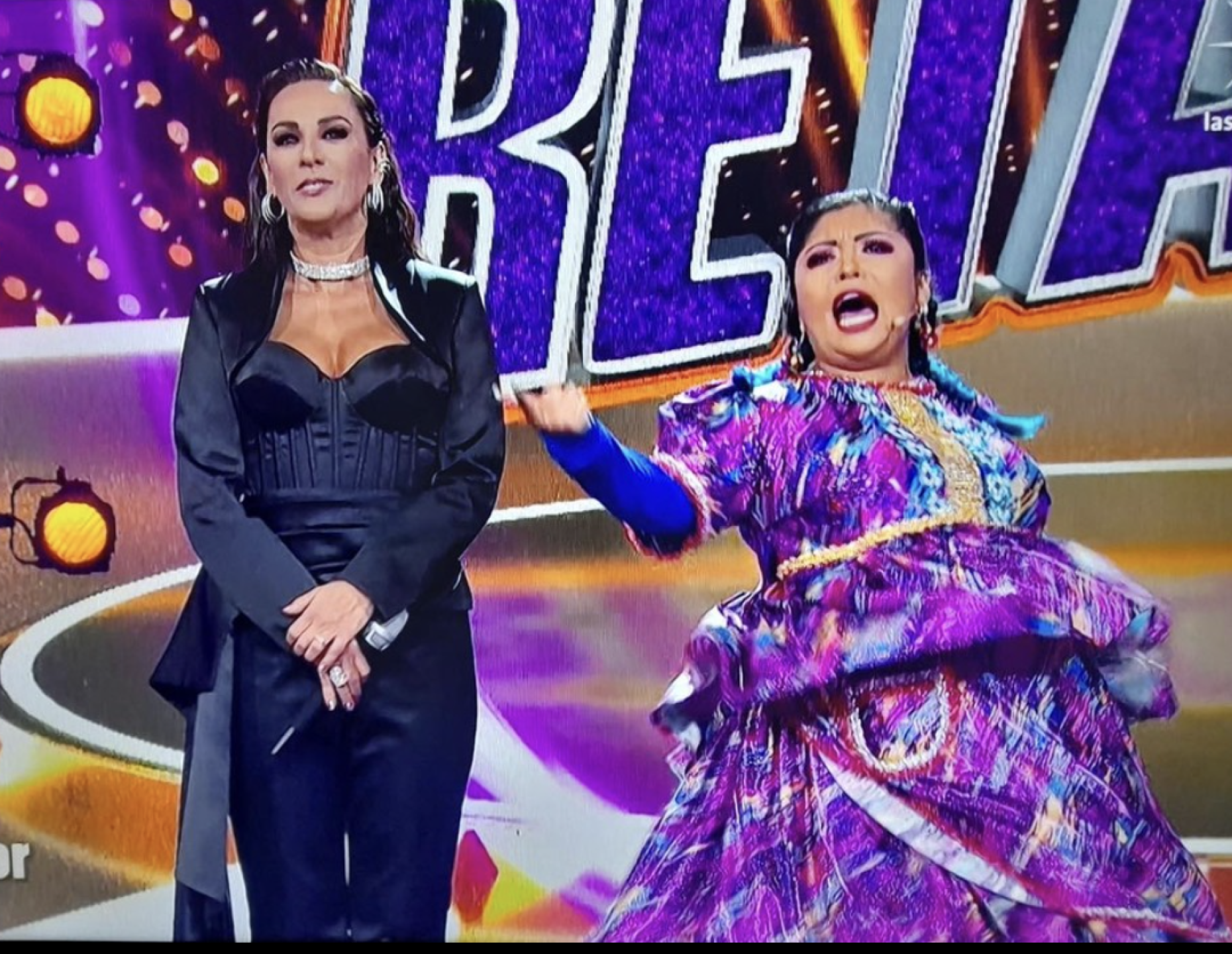 India Yuridia, comediante