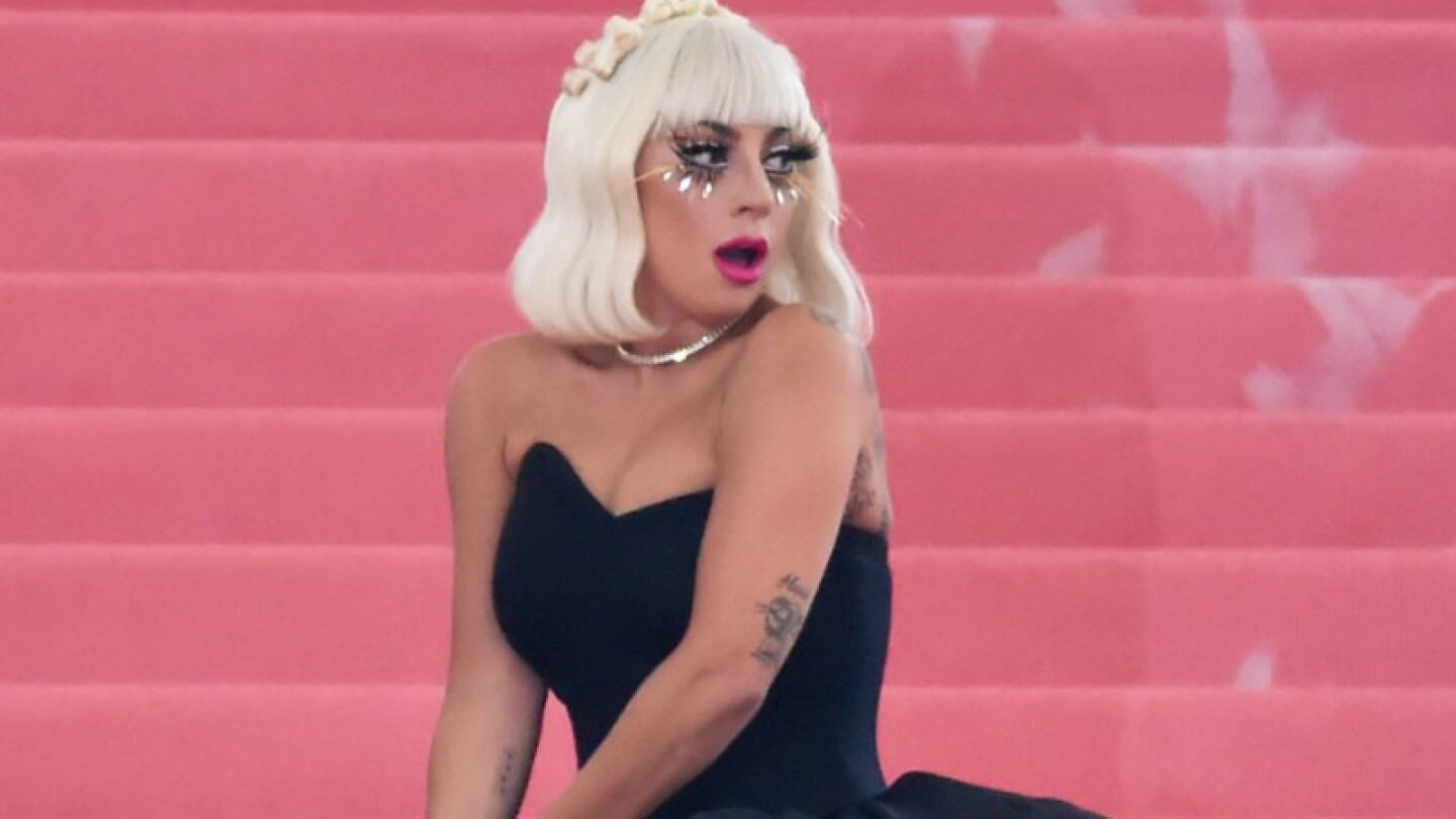 ¡Es oficial! Lady Gaga presenta a su nuevo galán