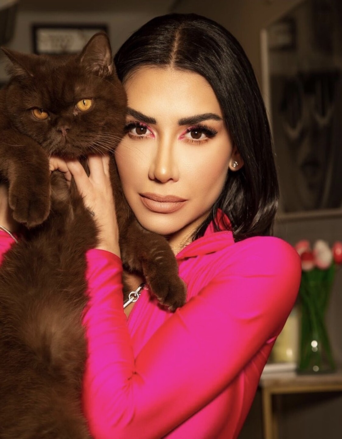 Karime Pindter y su gato