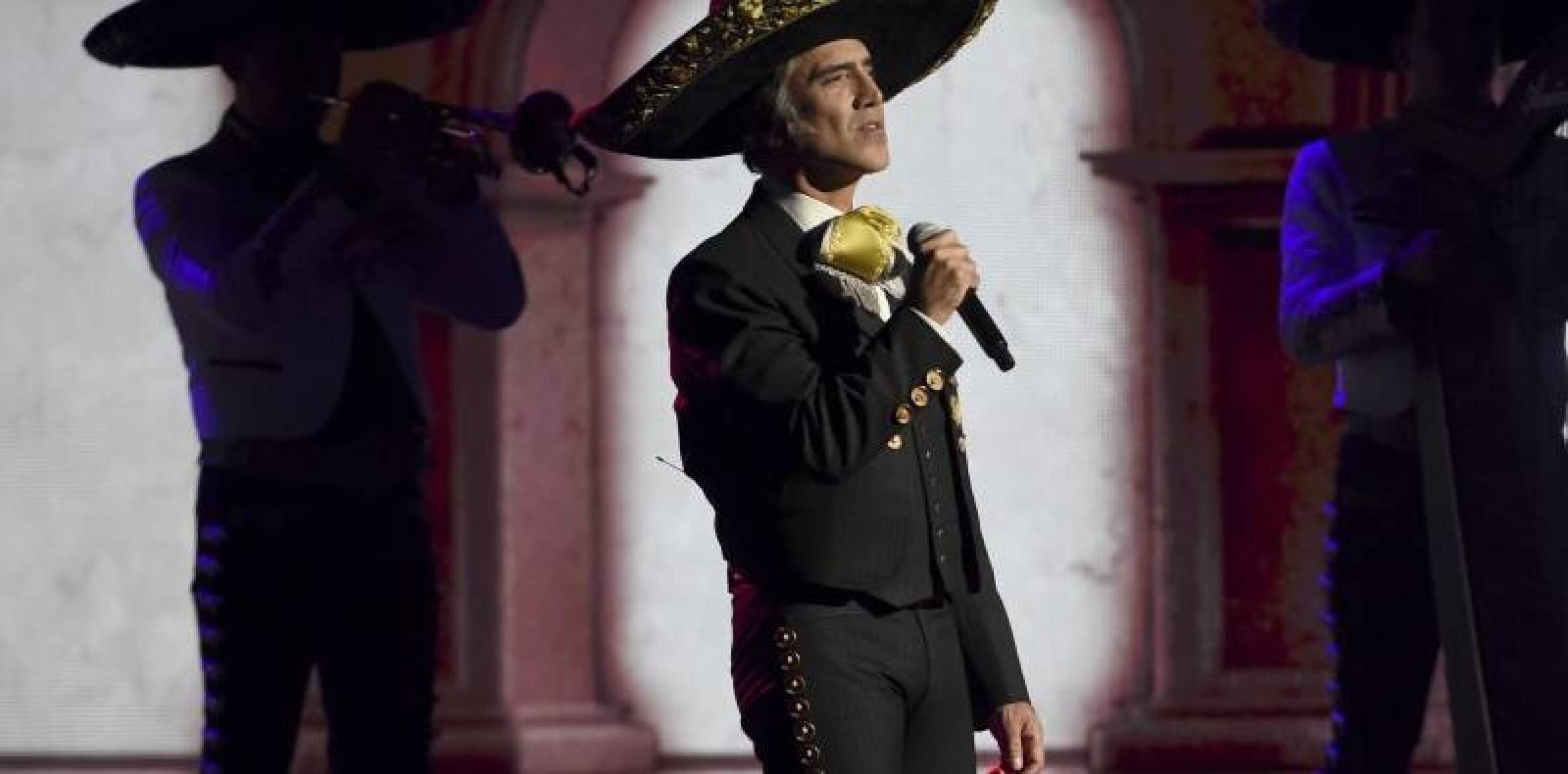 Fernández dio positivo