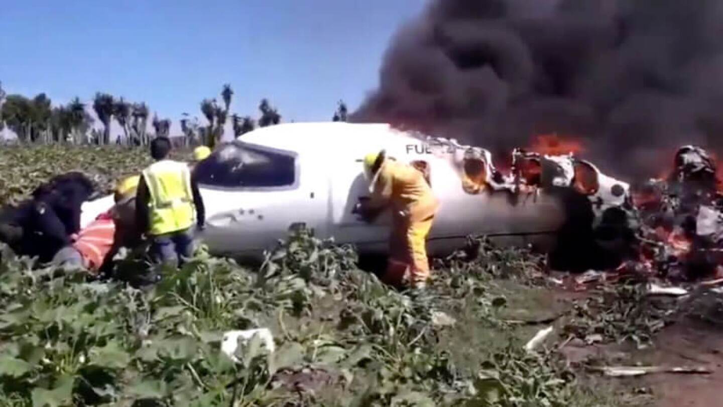 Se desploma avión de la Fuerza Aérea Mexicana en Veracruz