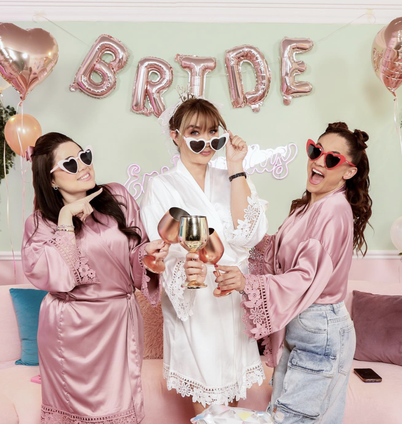 Daniela luján despedida de soltera con envinadas