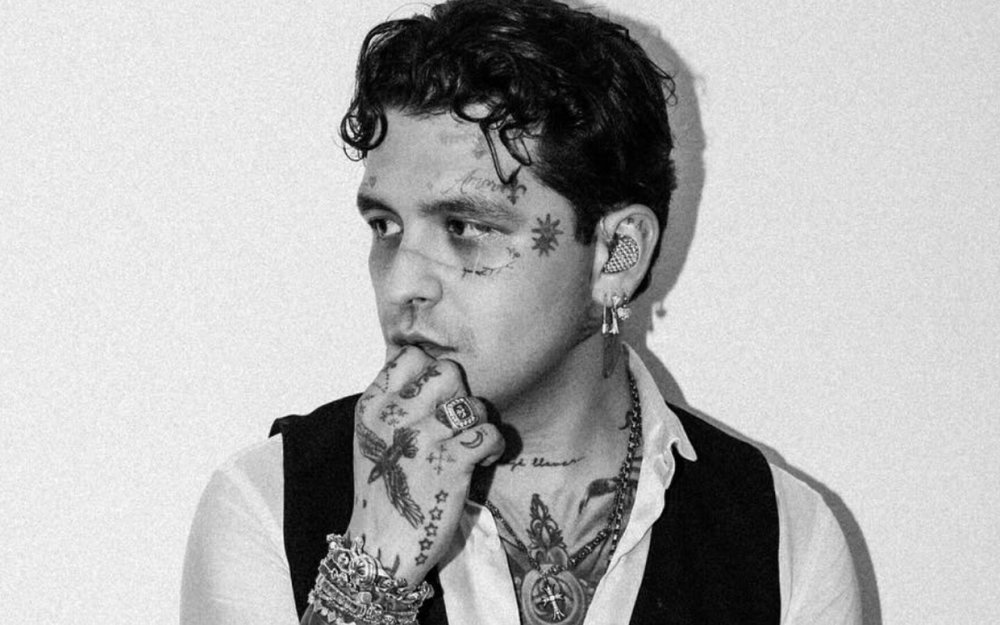 Christian Nodal sufre de adicción