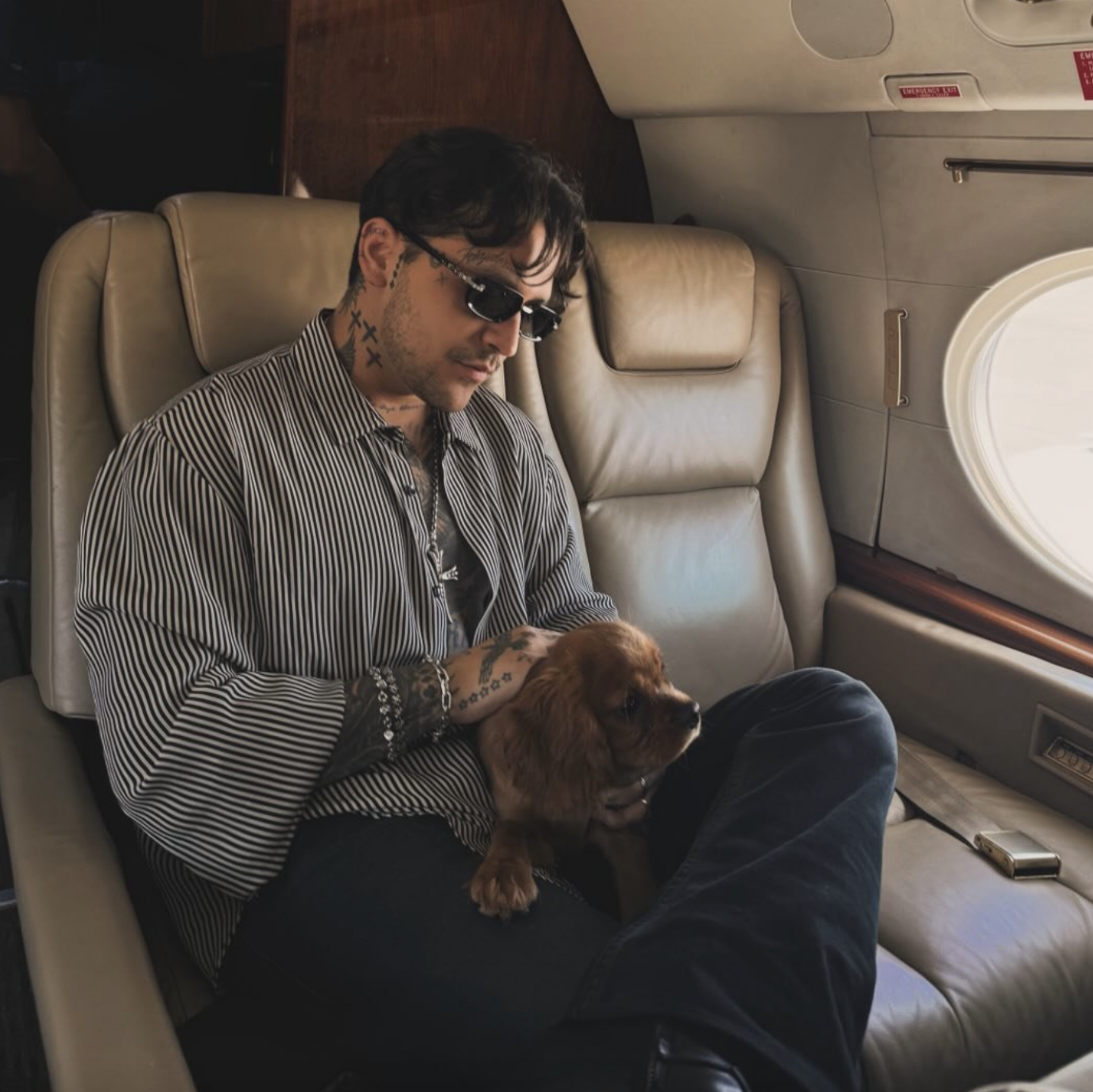 Nodal y su mascota