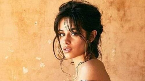 Camila Cabello orgullosa de ser mexicana interpreta al ritmo del mariachi.