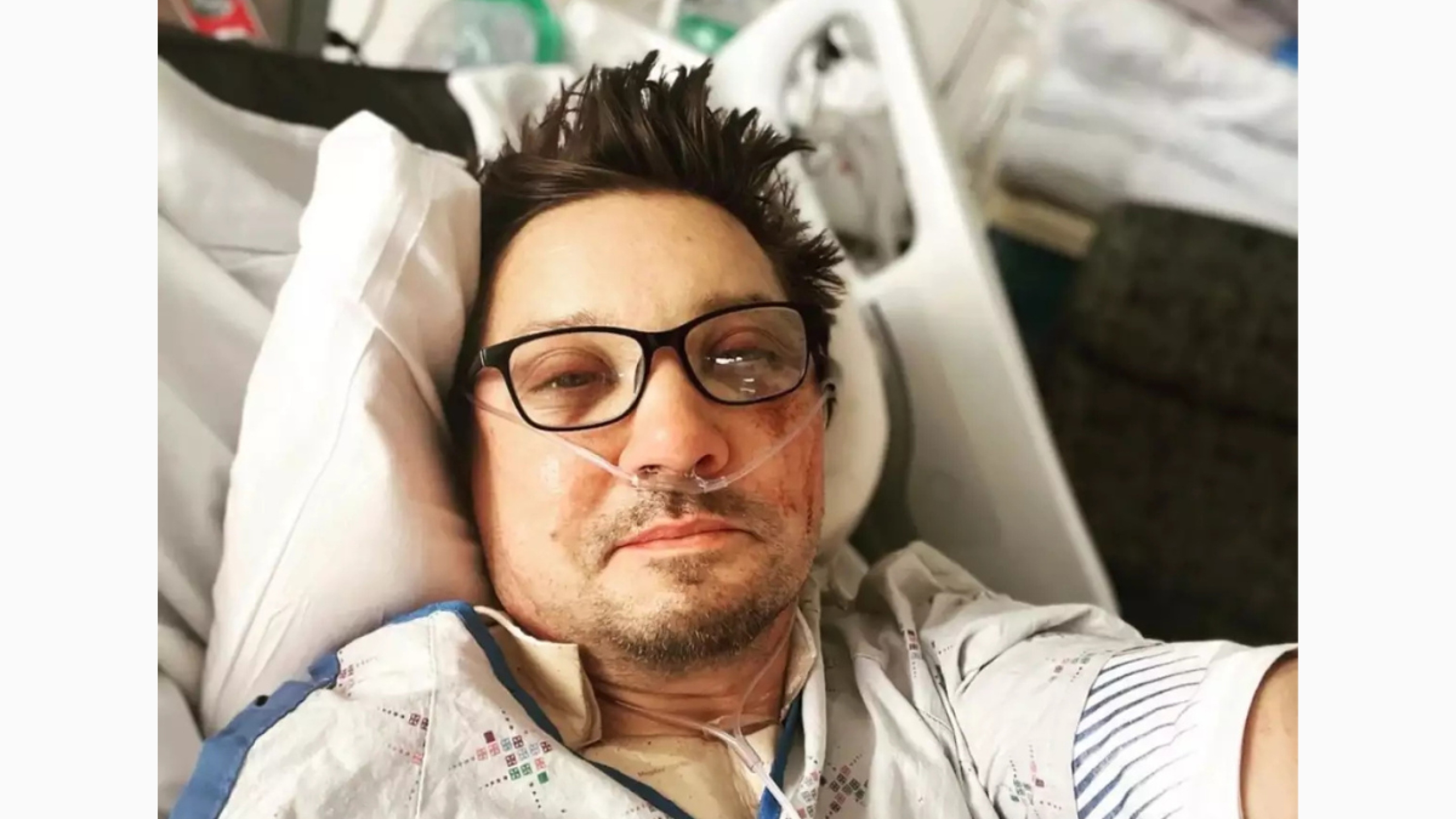 Jeremy Rener hospitalizado tras su accidente.png