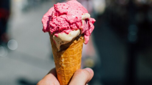 Detienen a joven que lamió un bote de helado en un supermercado 