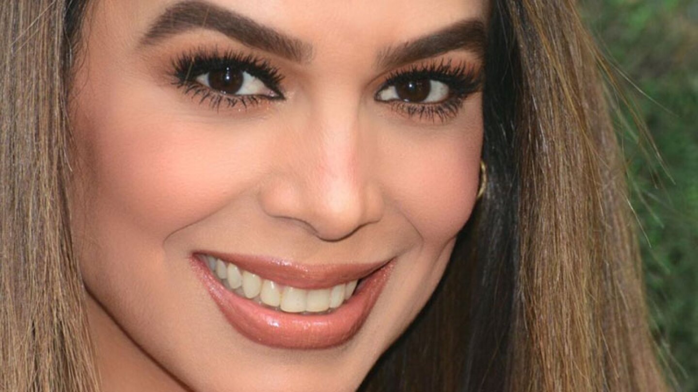 Biby Gaytán comparte una foto con su mamá y son idénticas
