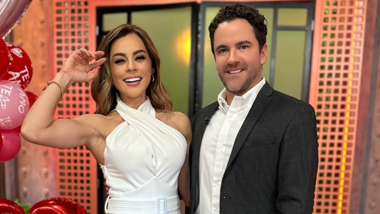 Mauricio Mancera y Gaby Ramírez, conductores de 'Enamorándonos'