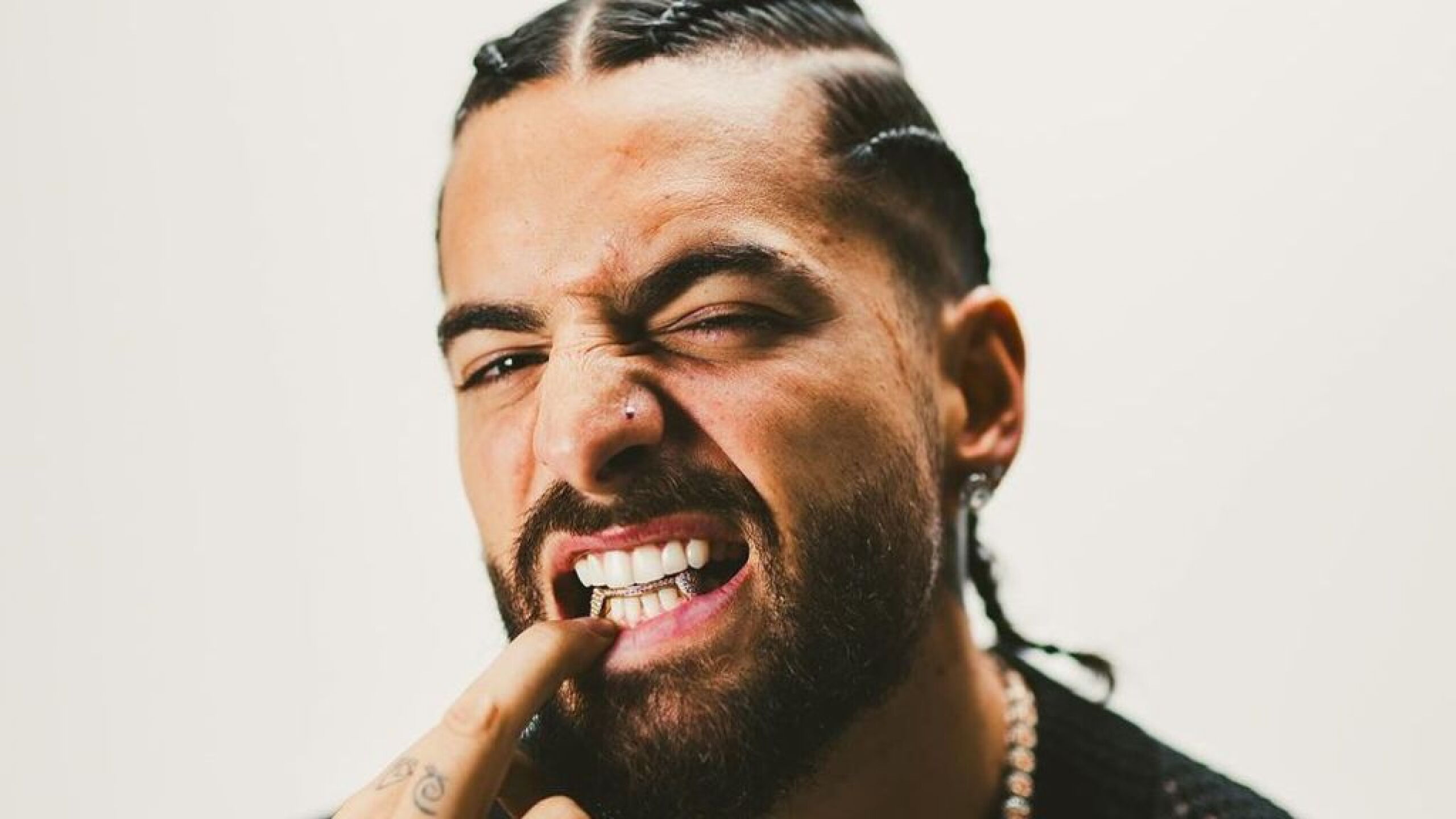 Maluma Random Maluma busca niñera en redes sociales y cibernautas reaccionan ...