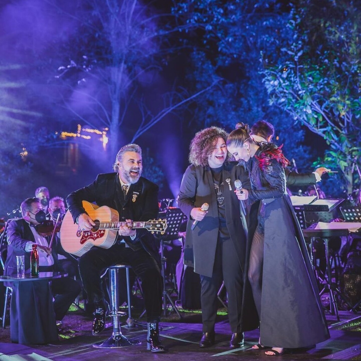 Lucero Mijares cantando con sus papás