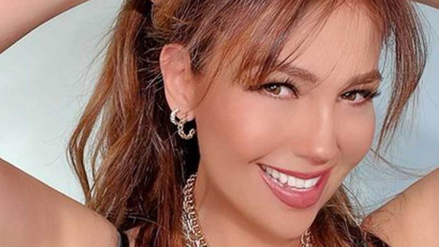 Thalía se deja ver muy cariñosa con otro hombre