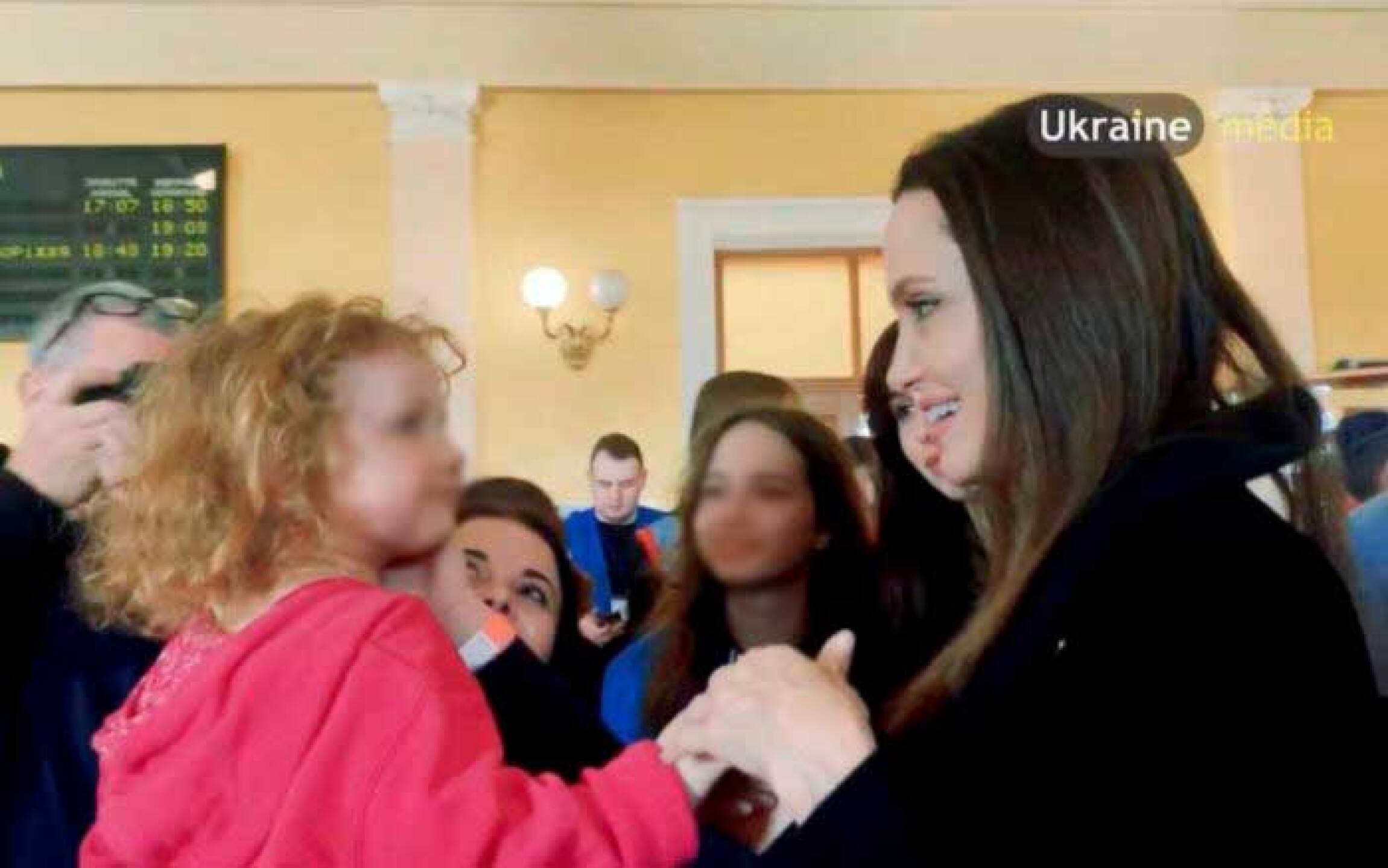 Angelina Jolie visitó Ucrania en plena guerra con Rusia
