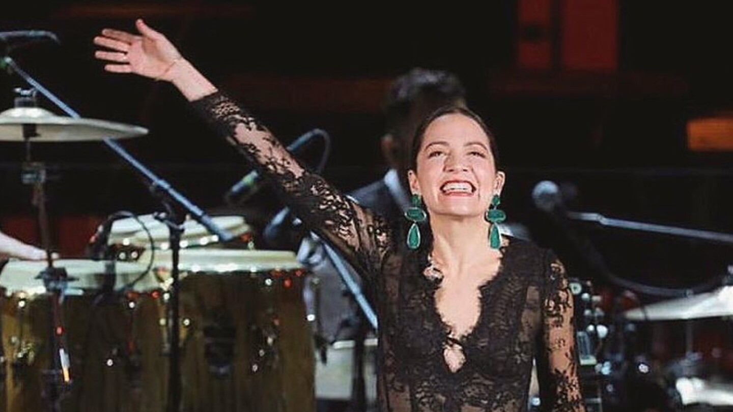 Natalia Lafourcade construyó estudio de grabación en su casa