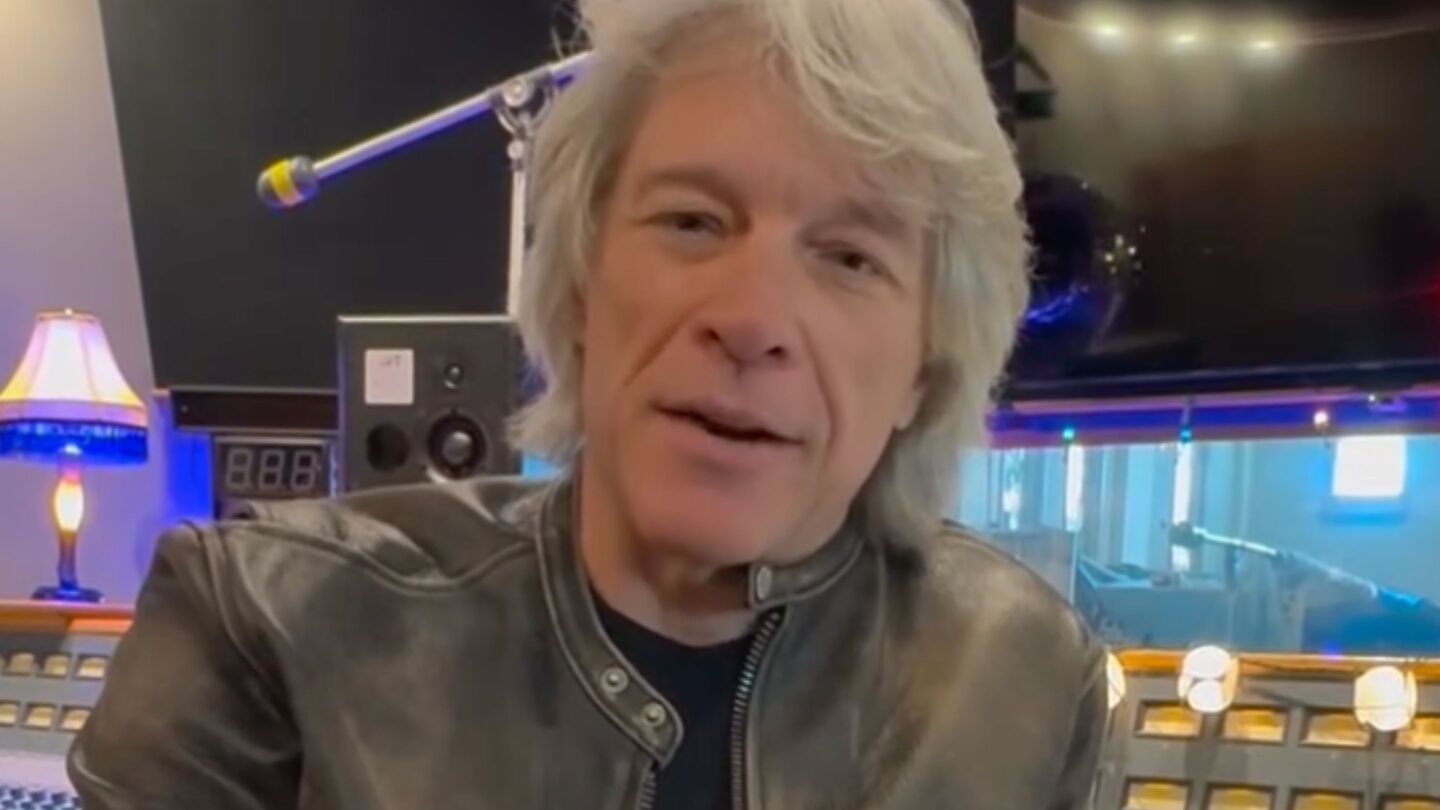 Jon Bon Jovi en su cabina de grabación