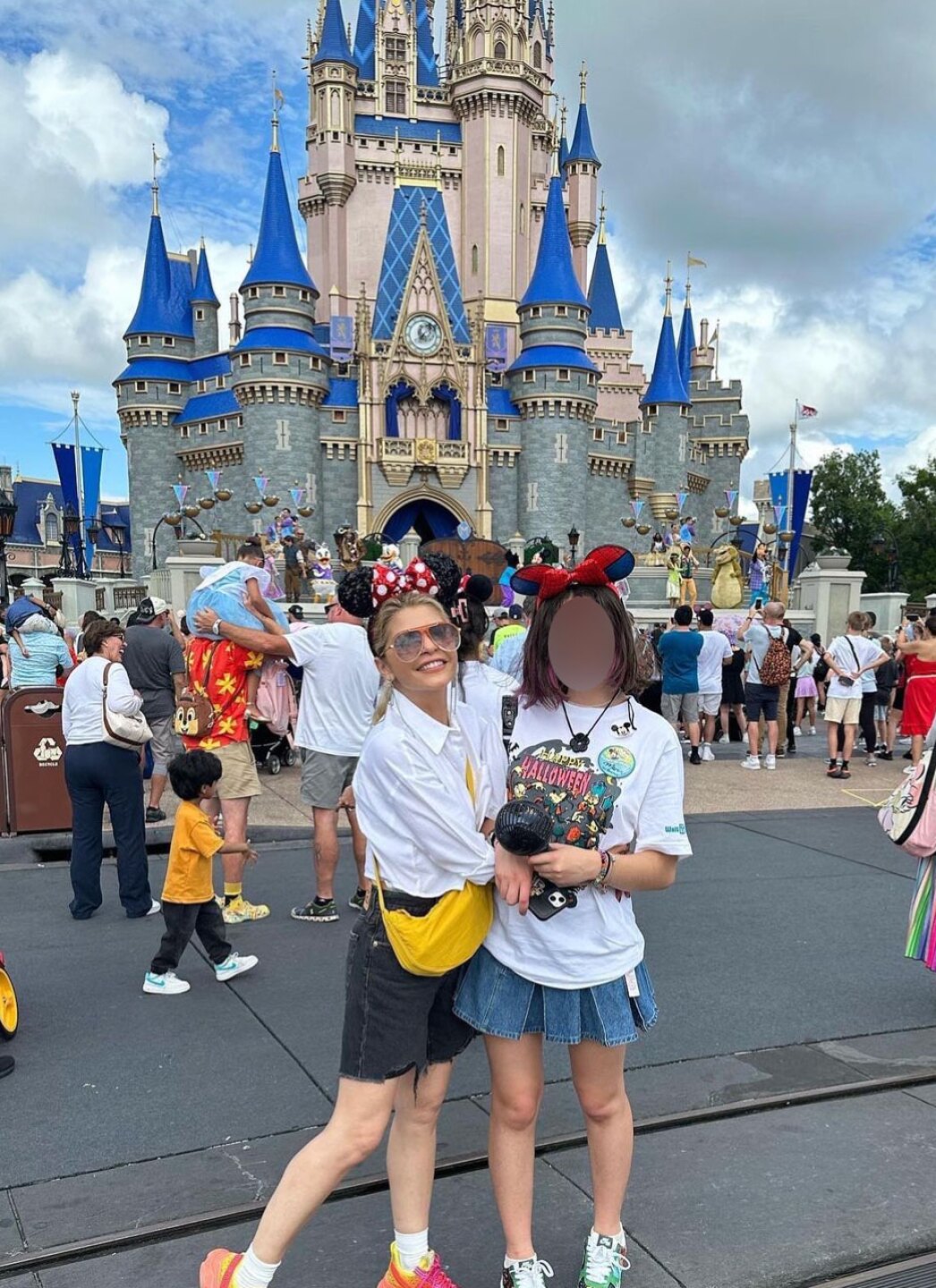 Itatí Cantoral y su hija en Disney por sus XV Años